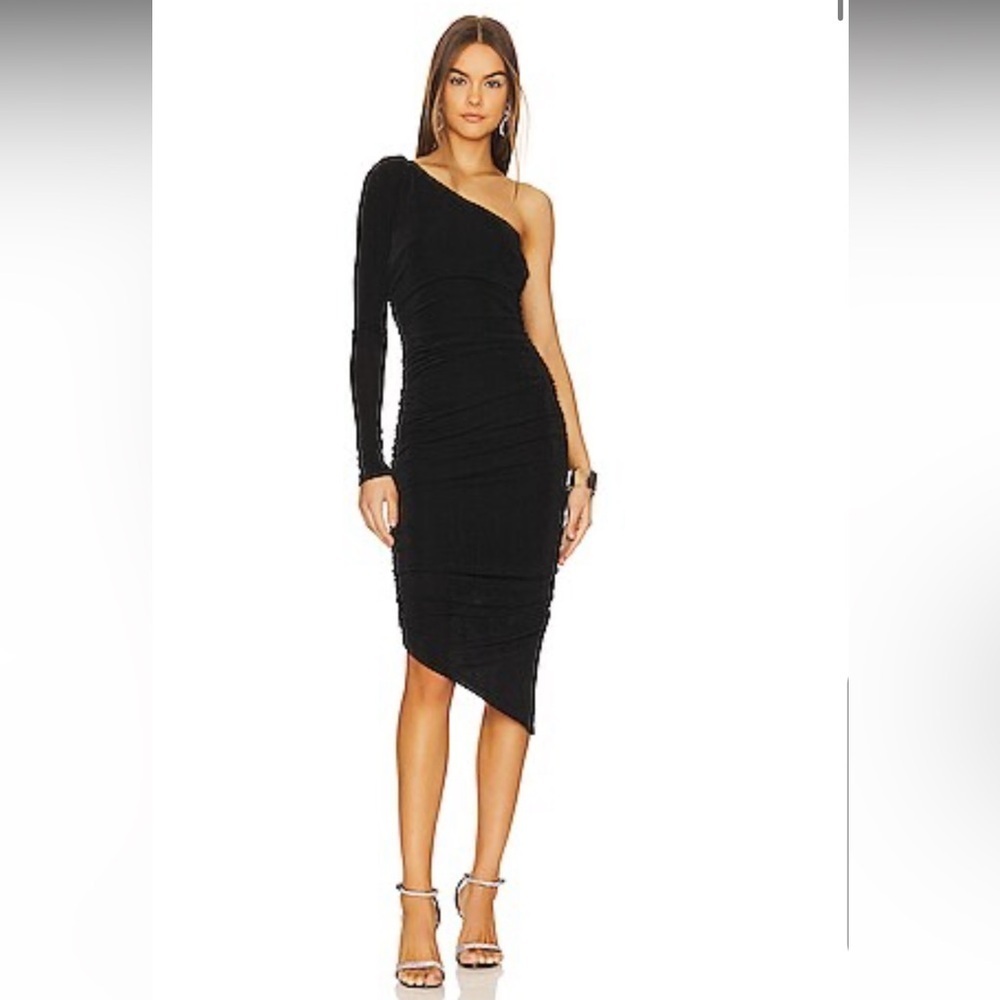 Mindy Dress in Black
LIKELY
